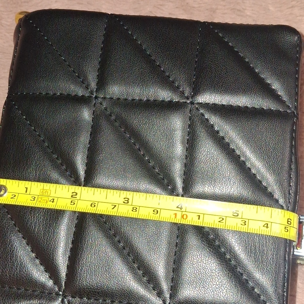Super Cute /Black Quilted / W Yellow Gold Chain / Bag - Picture 6 of 6